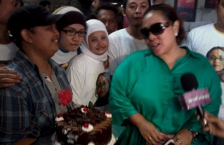 Hadiah Kuaci untuk Ultah ke-50 Nunung