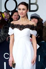 Keanggunan Olga Kurylenko