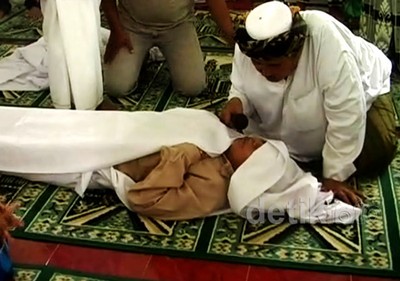 Tiga Warga Jember Jalani Sumpah Pocong