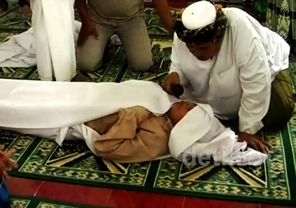 Tiga Warga Jember Jalani Sumpah Pocong