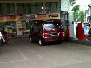 Larang Mobil Pribadi Pakai BBM Subsidi, Ngapain Subsidi Orang Kaya