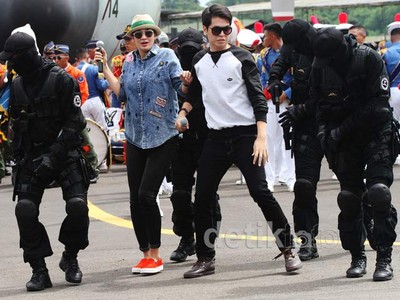 Luna Maya Meriahkan HUT TNI AU