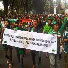 Nasib Persebaya Tak Jelas, Bonek Gelar Aksi Cap Jempol Darah