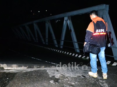 Jembatan Ponorogo-Pacitan Runtuh