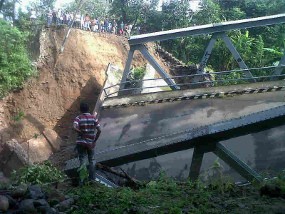 Jembatan Runtuh, Obyek Wisata Pacitan Sepi