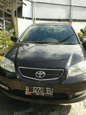 Uang Berserakan di Dalam Vios Berstiker Kemhan di Polsek Jatinegara