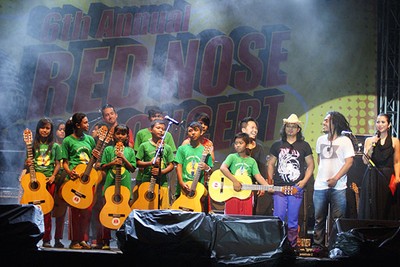1000 Gitar untuk Anak Indonesia di Red Nose in Concert