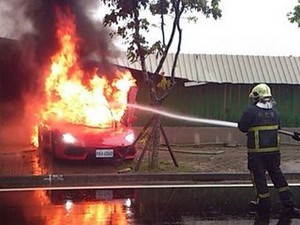 Bintang Porno Taiwan Selamat dari Amukan Api Lamborghini