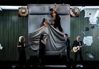 Aksi panggung yang menakjubkan dari Karen Fairchild, Kimberly Schlapman, Philip Sweet, dan Jimi Westbrook. Ethan Miller/Getty Images/AFP.