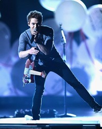 Hunter Eyes menyanyikan lagu terbarunya 'I Want Crazy'. Ethan Miller/Getty Images/AFP.