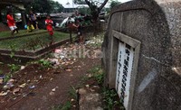 Tidak hanya mengeluarkan kebijakan, program, kegiatan dan anggaran untuk pembangunan fisik tapi juga memenuhi tuntutan tumbuh kembang anak seperti ruang bermain anak, pojok ASI dan Sekolah Ramah Anak.