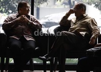 Mulia P. Nasution menunggu di lobby KPK sebelum diperiksa. Ramses/detikFoto.