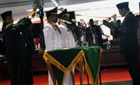 Mendagri membacakan Surat Keputusan Presiden No 22/P/2013 tentang pengangkatan periode kedua pasangan Syahrul-Agus sebagai gubernur Sulsel periode 2013-2018.     