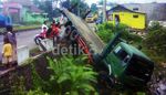 Truk Tronton Terperosok di Tasikmalaya