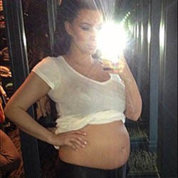 Hamil, Berat Tubuh Kim Kardashian Naik Drastis