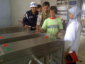 Gerbang Elektronik KRL Uji Coba di 6 Stasiun, Dirut KAI Minta Penumpang Patuh