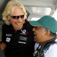 Kalah Taruhan di F1, Richard Branson Akan Jadi Pramugari