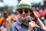 Ketika Luna Maya Bergoyang dengan Para Tentara