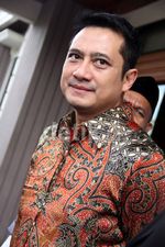 Sidang Cerai, Suami Venna Melinda Tampak Tenang