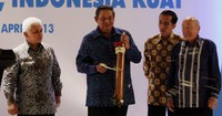 SBY memukul kentongan tanda dibukanya munas Apindo. Abror Rizki/Setpres.
