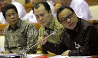 Direktur Utama BTN Maryono (kanan) menjelaskan penyelesaian piutang negara maupun daerah di BTN. Ramses/detikFoto.