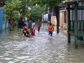 Luapan Bengawan Solo Banjiri Pemukiman Warga