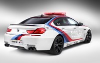 Seperty safety car musim sebelumnya, safety car BMW yang akan tampil perdana di Grand Prix Qatar akhir tampil dengan balutan warna putih yang dihiasi strip merah, biru dan biru muda. (dok BMW)
