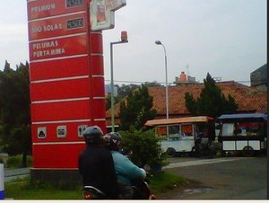 Rawan Kebakaran, SPBU Pertamina Biarkan Penjual Gorengan