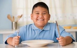 Makan di Piring Lebih Kecil Cegah Anak Makan Berlebihan