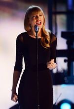 Pesona Taylor Swift di Atas Panggung