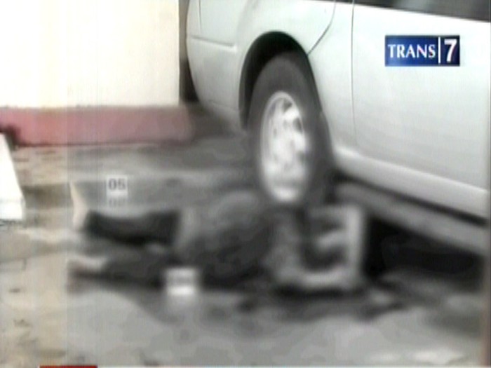 Suami Bunuh Istri Muda dengan Pedang