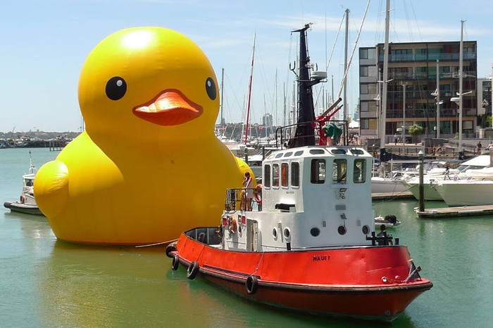 Bebek Kuning Raksasa Akan Berenang di Hong Kong