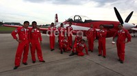      Para penerbang TNI AU The Jupiters Team di depan pesawat KT1B di Lanud Halim Perdanakusumah.
