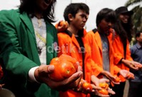 Mereka menilai kurikulum tersebut tidak membawa banyak manfaat dan berpotensi membuka praktik korupsi anggaran semakin besar.