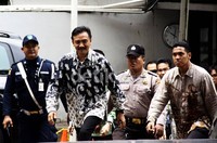 Andi Mallarangeng tiba di gedung KPK sekitar pukul 10.00 WIB. Ramses/detikFoto.
