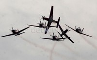 Enam pesawat TNI bermanuver di langit Halim Perdanakusumah.