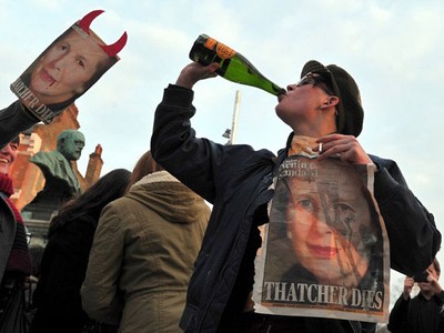 Ratusan Orang Rayakan Kematian Margaret Thatcher