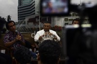 La Ode Ida dan Gus Choi memberikan keterangan pers terkait jalan politik mereka. Ramses/detikFoto.