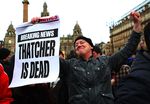 Ratusan Orang Rayakan Kematian Margaret Thatcher