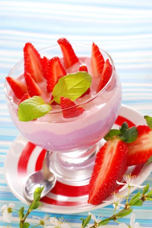 Yuk, Bikin Sendiri Puding dan Sorbet dari Strawberry Segar!