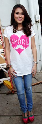 Bergaya Casual, Ayu Ting Ting Tetap Manis