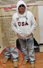 Apa yang Aneh dari Penampilan Farhat Abbas Ini?