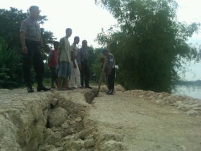 Tanggul Bengawan Solo di Tuban Bocor