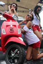Cewek Seksi Cuci Motor