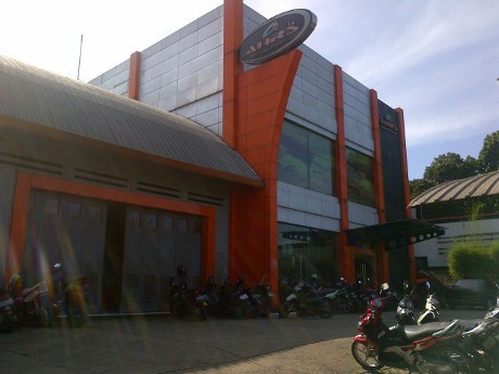 Ini Showroom Milik Bos AHRS Asep Hendro di Depok