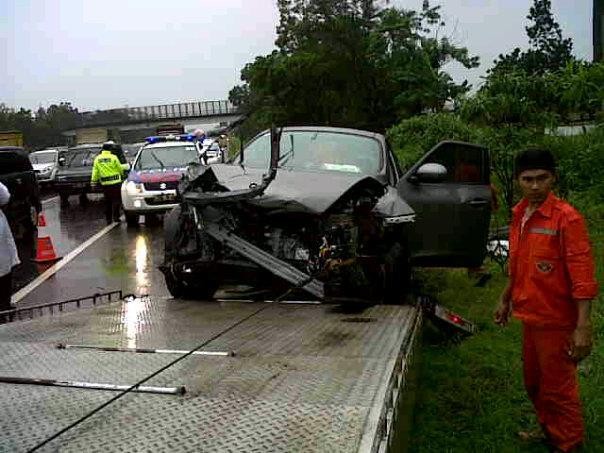 Lihat Nissan Juke Terbang, Dewi Histeris