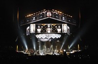 Ini dia set panggung yang mewah dari konser 'Diamonds World Tour' di Staples Center, Los Angeles, AS. REUTERS/Mario Anzuoni.
