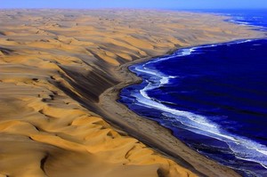 Aneh Tapi Nyata, Gurun Pasir Bertemu Lautan di Afrika