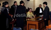 Antasari Azhar memberi pernyataan langsung di depan majelis sidang pleno Mahkamah Konstitusi mengenai alasannya menguji UU No. 8/1981 tentang KUHAP pasal 268 ayat (3).