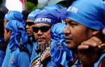 Ribuan Buruh Longmarch ke Kemenko Kesra